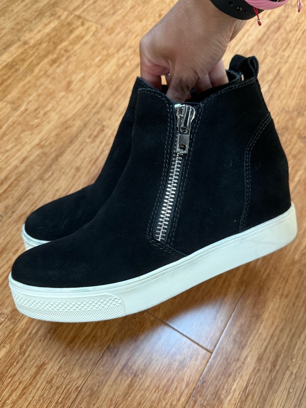 Steve Madden Black Suede Wedge Sneaker with Silver Zip size 7.5